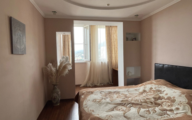Uyutnaya Kvartira v Tsentre Goroda Flat