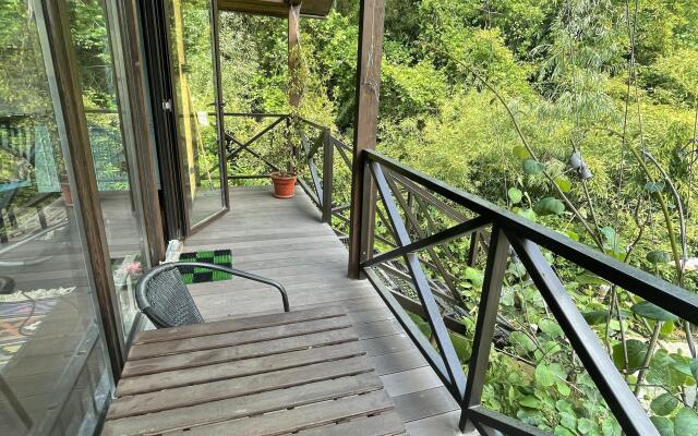 ShaleSoVa Chalet
