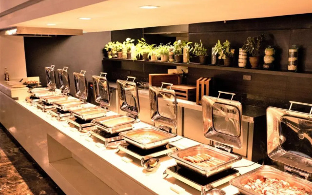 Отель DoubleTree by Hilton Nairobi Hurlingham