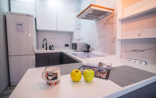 Uyutnaya Kvartira S Udobnym Raspolozheniem Flat