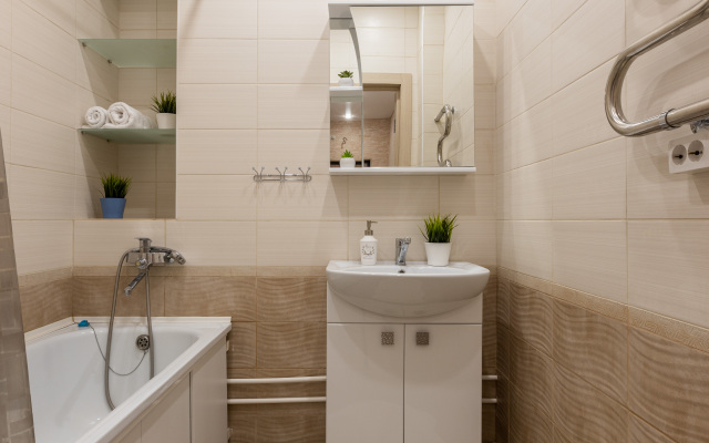 Sutkiufa Na Ulitse Entuziastov Apartments