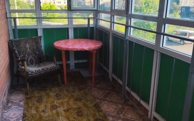 Posutochno Dvukh Komnatnaya Ryadom S Trts Planeta Flat