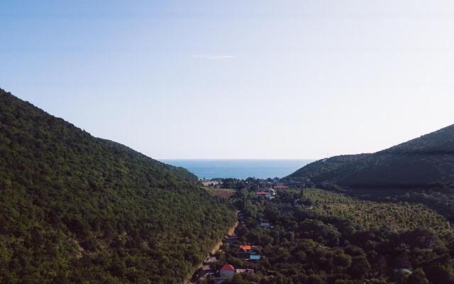Dom U Podnozhiya Gor Guest house