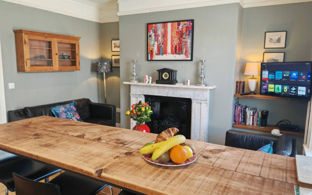 Historic Winchester Apartment