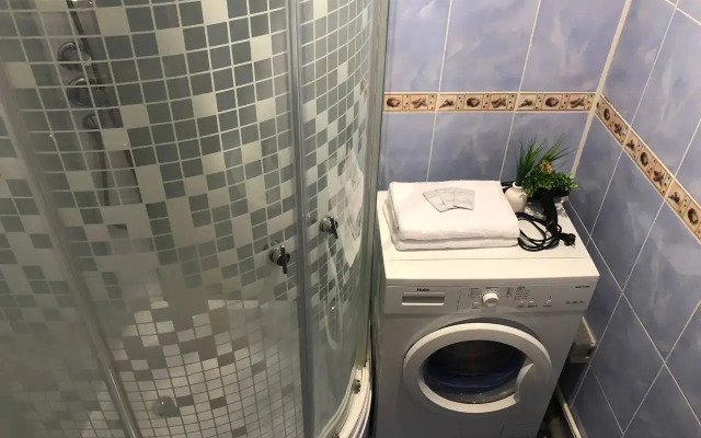 Na Prospekte Traktorostroiteley 35 Flat