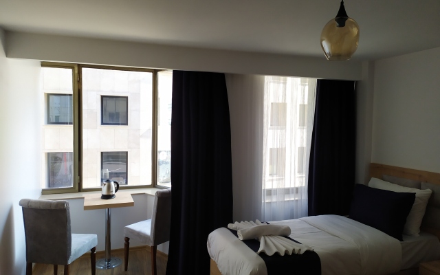 Golden Street Hotel