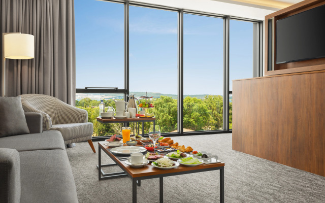 Отель Ramada by Wyndham Izmir Aliaga