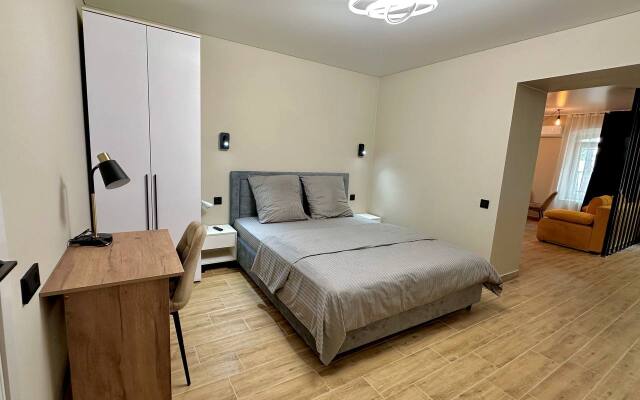 Shikalad Kmv Lyuks V Tsentre 8 Flat