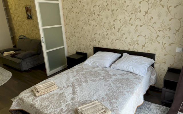 145 S Balkonom I Vitrazhnym Ostekleniem Flat