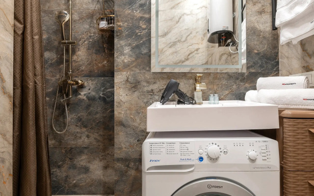 Red Apartments Art Layt Siti Bronte Apartments