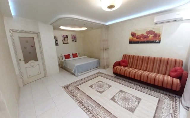 Na ulitse Zapovednaya 8 Flat