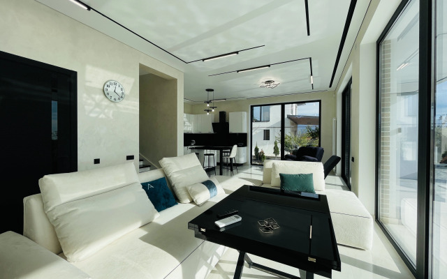 S Basseynom I Baney Villa