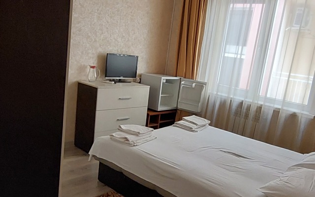 Larisa Guest House