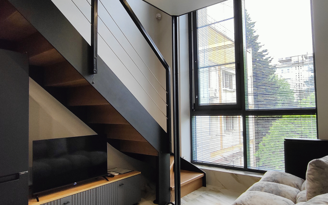 Апартаменты Дизайнерская двухуровневая студия