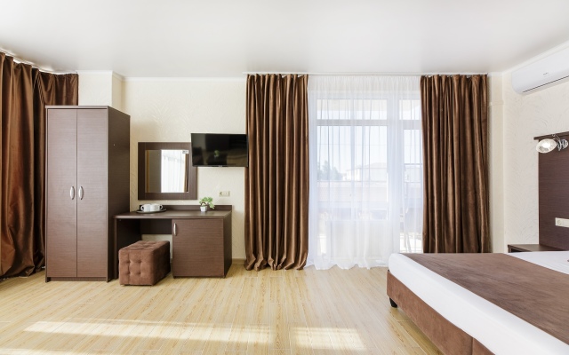 Leonsia Hotel
