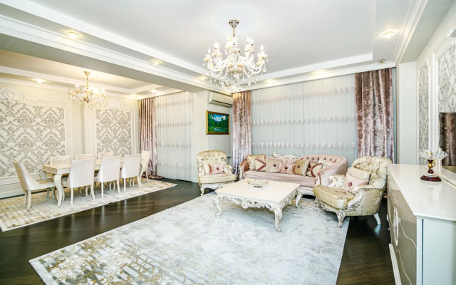 Luxury on Baku in Nizami street Flat