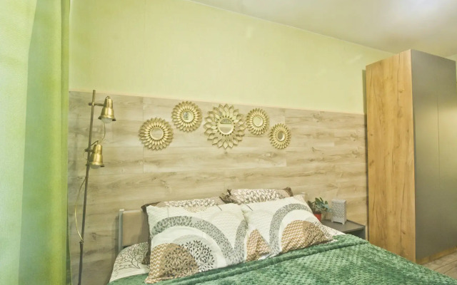 Квартира Tpехкoмнaтнaя возлe метpо Шaбoлoвcкaя