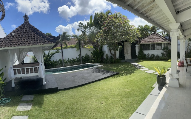 Curves Bali Villa