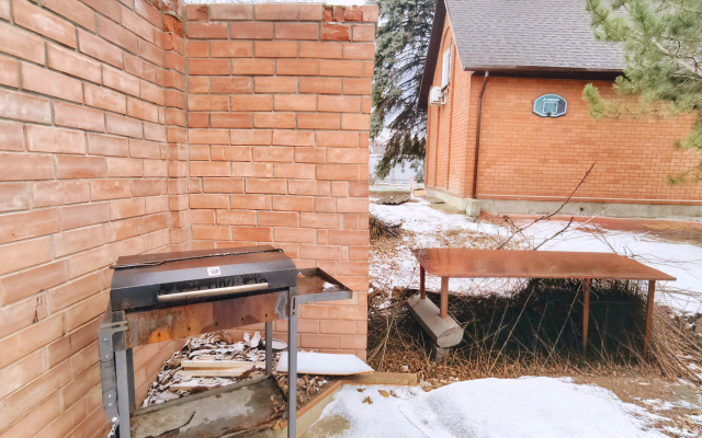 Частный дом Уютный гостевой домик с беседкой