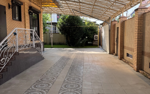 S Basseynom Private House