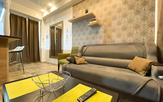 Na Belykh Akatsiyakh Flat