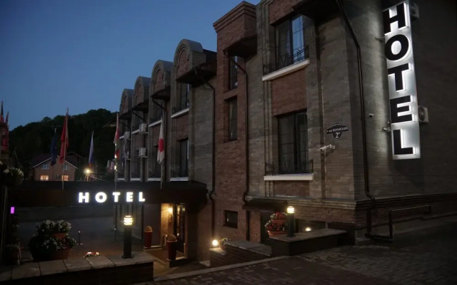 Medved' Hotel