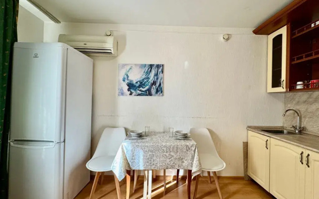 U Ploschadi Trekh Vokzalov Flat