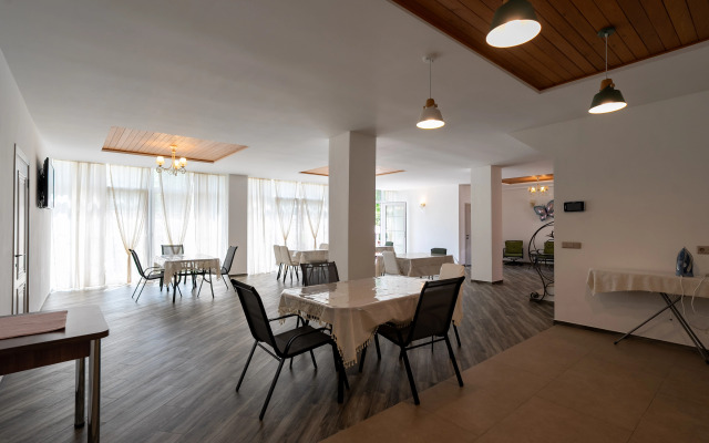 Nikos Guest House