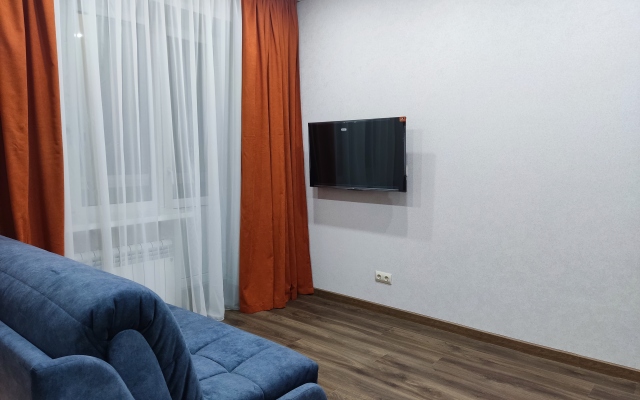 Ryadom S Naberezhnoy Flat