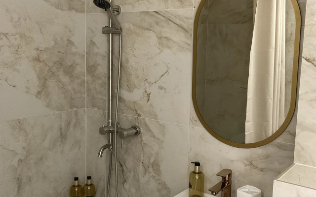 Na Ulitse Romantikov 1 Flat