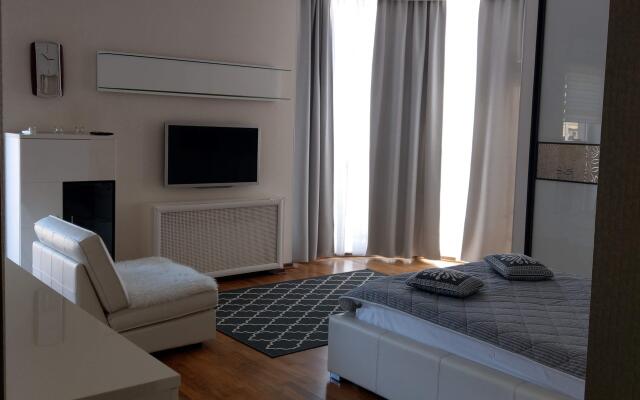 Апартаменты Светлые на Восстания