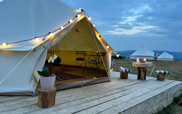 Medovye Kholmy Glamping
