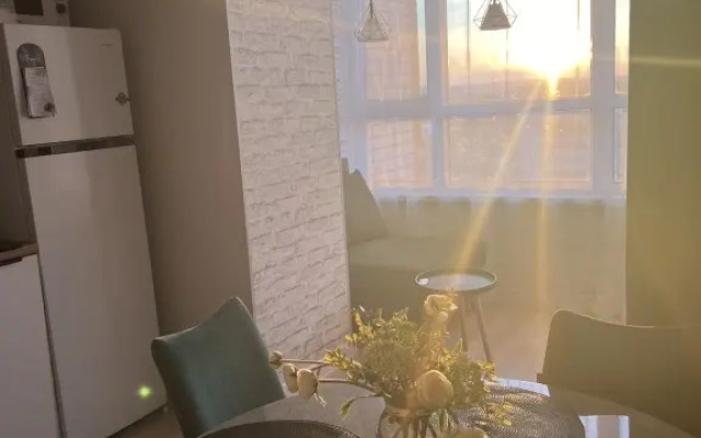 S kofemashinoi V tsentre goroda Flat