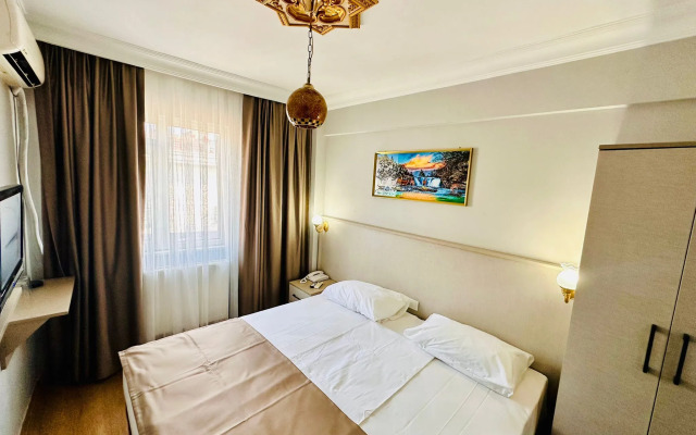 Crowned Exclusive Hotel