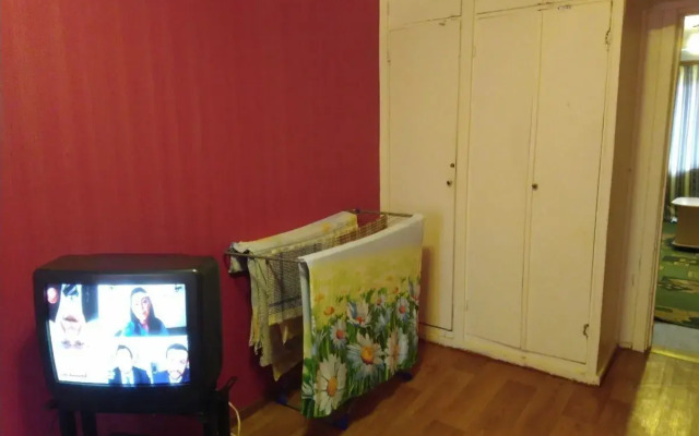 Na Prospekte Gagarina, 8-Ya Liniya, 7 Flat