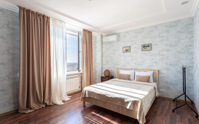 Квартира трехкомнатная с видом на море