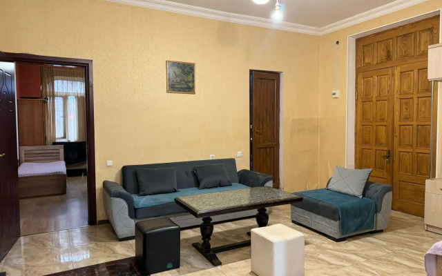 Апартаменты Nana's Apartment With Garden