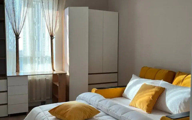 Trekhkomnatnaya na Shesterykh s Konditsionerom Flat