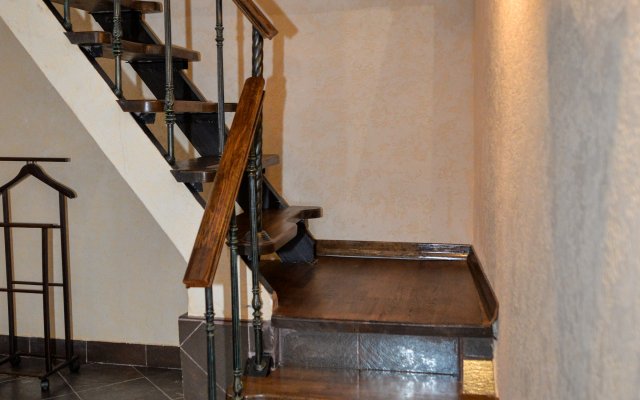 Квартира Лофт «Дубовая лестница»