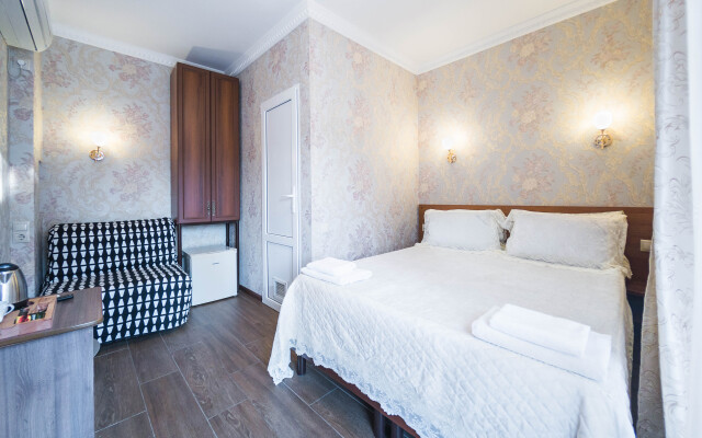 Tikh Hotel Guest House