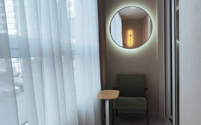 Dizaynerskaya dvushka u morya Flat