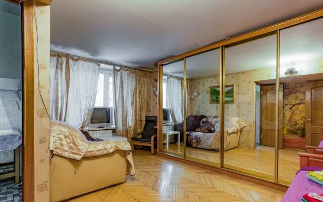 V Novogireevo Flat