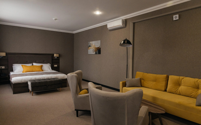 Отель Alex Royal