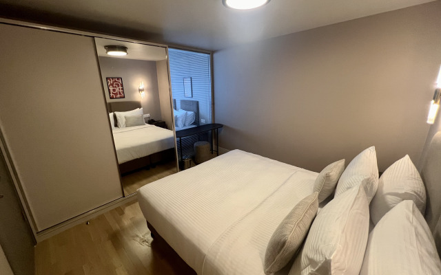 Weingart Suites Hotel