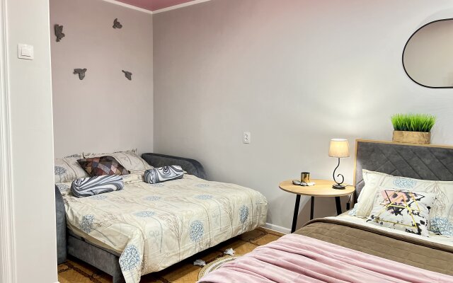 Апартаменты в тихом районе на восьмом этаже