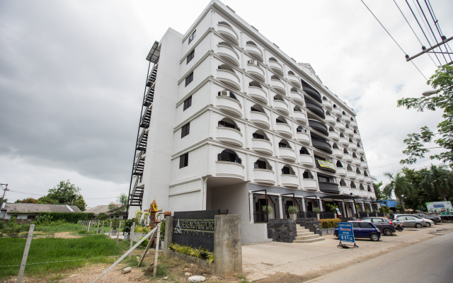 ZEN Rooms Soi Chom Chan Apartments