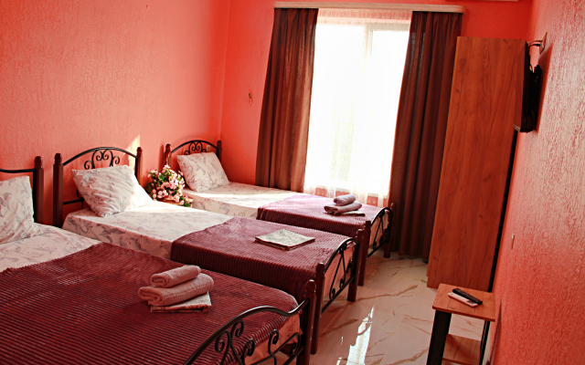 Rozovaya Laguna Guest House