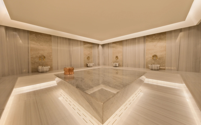 Prive Suite Side & Spa  (Adult Only 16+)