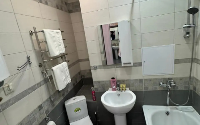 Ryadom S Naberezhnoy Flat