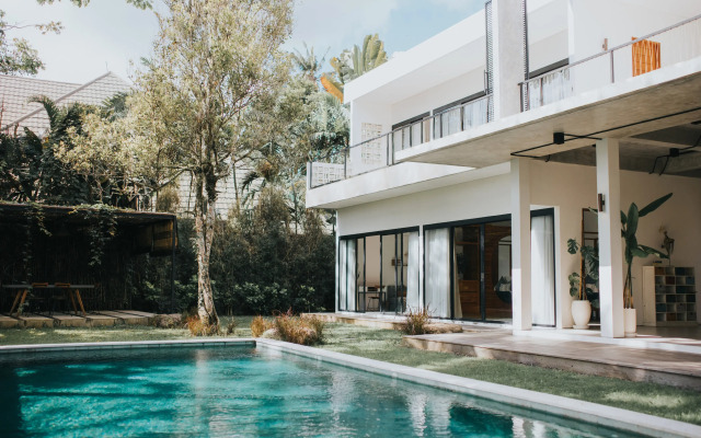 Вилла Новая, вид на тропики, огромный бассейн, Akia Ubud